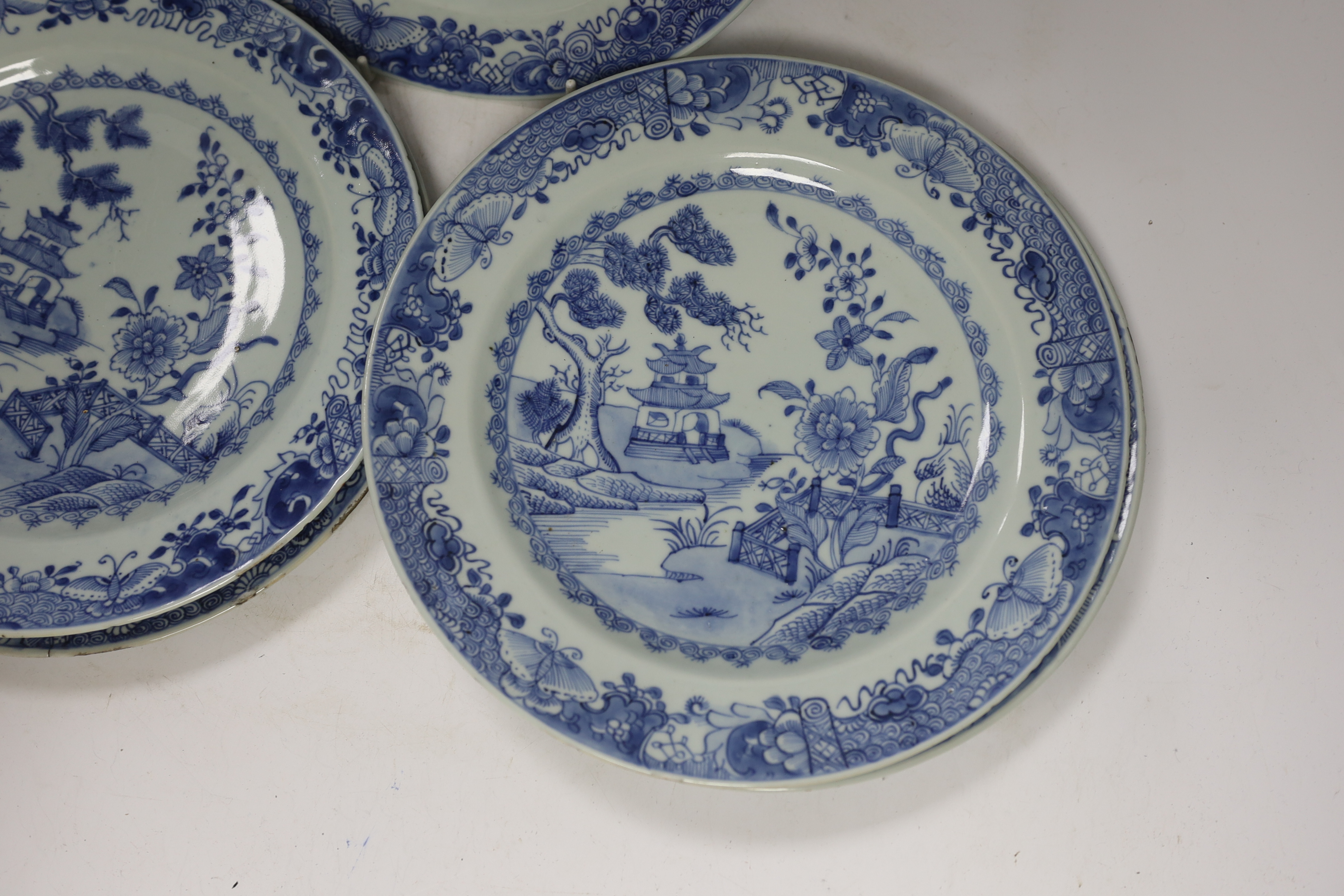 A set of five 18th century Chinese export blue and white plates, 26cm